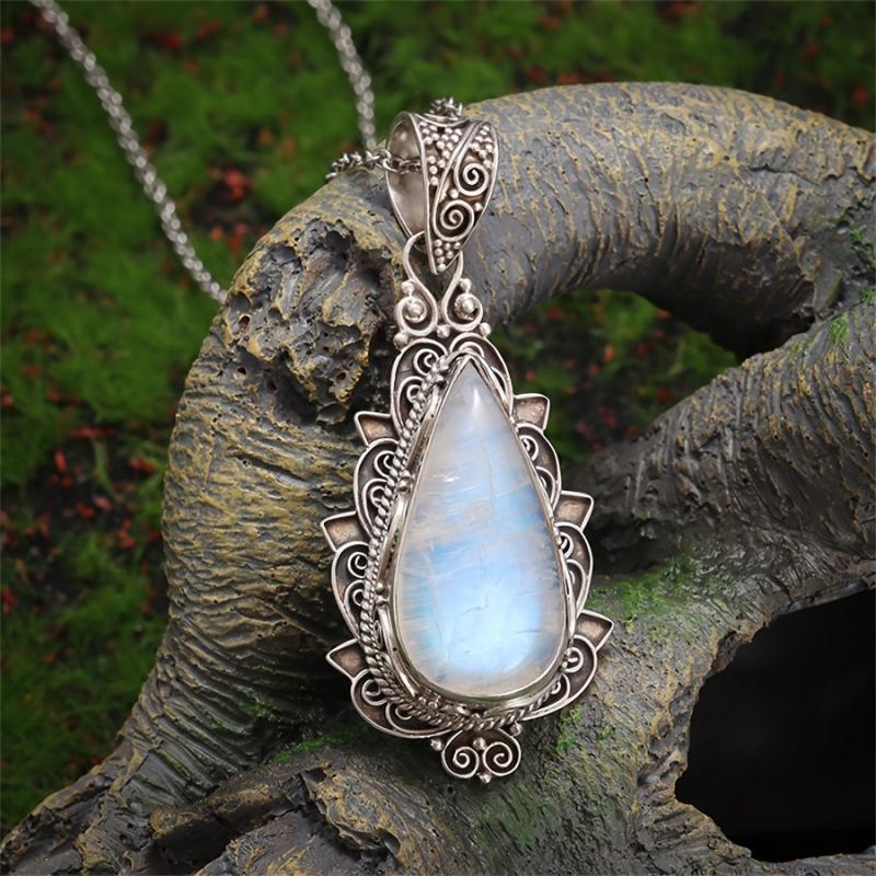 Vintage Moonstone Pendant Necklace
